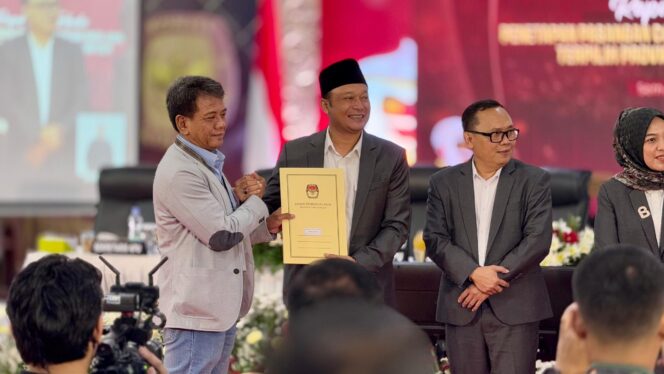 
					KPU Jateng tetapkan pasangan nomor urut 2 dengan perolehan suara mencapai 59,14% (Foto: Zulkarnain)