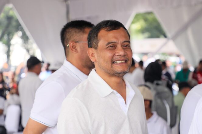 
					Calon Gubernur Jawa Tengah terpilih, Ahmad Luthfi, bersama para bupati, wali kota, dan wakilnya, telah mengikuti gladi kotor sebagai persiapan menjelang pelantikan pada 20 Februari 2025./ Foto: Zulkarnain