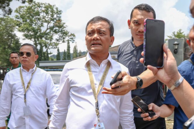 
					Kegiatan retret kepala daerah di Akademi Militer (Akmil) Kota Magelang resmi berakhir pada Jumat, 28 Februari 2025 (Foto: Zukarnain)