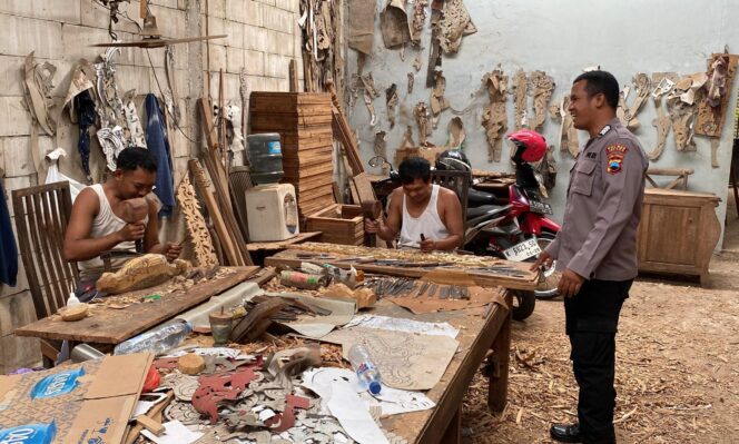 
					Bripka Fahrur Rozi; Polisi yang Mampu Ciptakan Lapangan Kerja, Kini 25 Warga Miliki Penghasilan Tetap