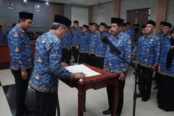 
					Sekda Trenggalek Kukuhkan Pengurus KORPRI  Unit Perangkat Daerah Periode 2025-2030
