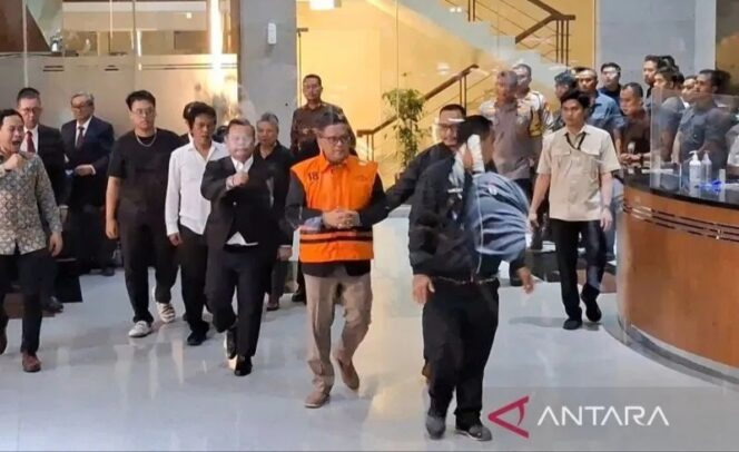
					BREAKING NEWS: KPK Resmi Tahan Sekjen PDIP Hasto Kristiyanto