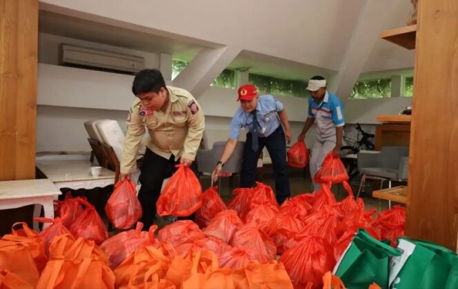 
					Ucapan Selamat Pelantikan Bupati  Banyuwangi dengan Karangan Bunga Tidak Berlaku, Ganti Dengan Paket Sembako