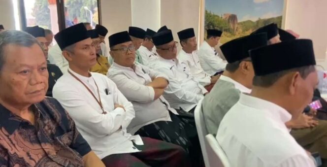 
					Bupati Ponorogo, Sugiri Sancoko menginstruksikan ASN dan masyarakat mengenakan sarung dan pakaian muslim selama momentum ramadhan. (Foto: Ist)
