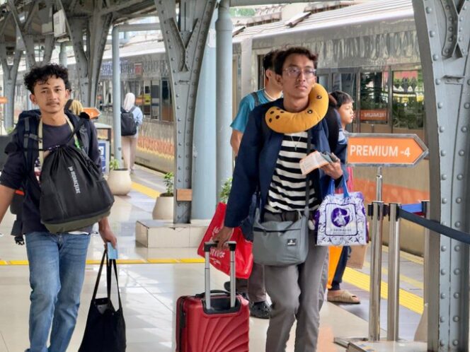 
					KAI luncurkan Ramadan Festive 2025: diskon 20% & Flash Sale Rp100K-300K untuk mudik dan balik Lebaran./ Foto: KAI