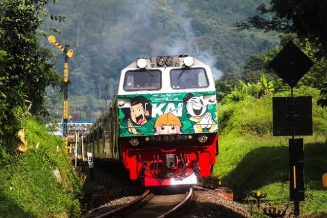
					KAI luncurkan Livery Tematik Idulfitri 1446H di kereta unggulan, hadirkan nuansa mudik ceria 2025./ Foto: KAI