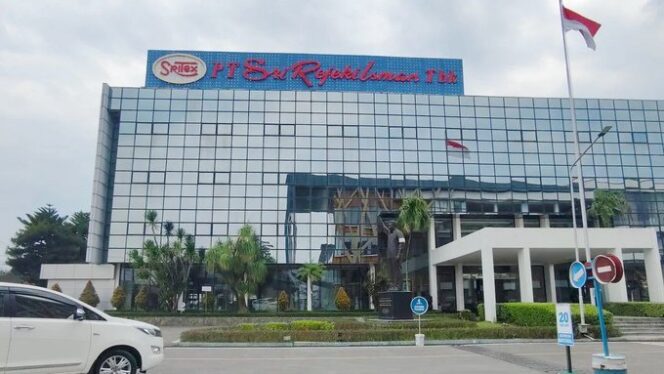 
					Sebanyak 5.000 mantan pekerja PT Sri Rejeki Isman (Sritex) yang terkena pemutusan hubungan kerja (PHK) akan kembali bekerja berkat investor baru, seperti dilansir dari Antaranews.com./ Foto: Ist.