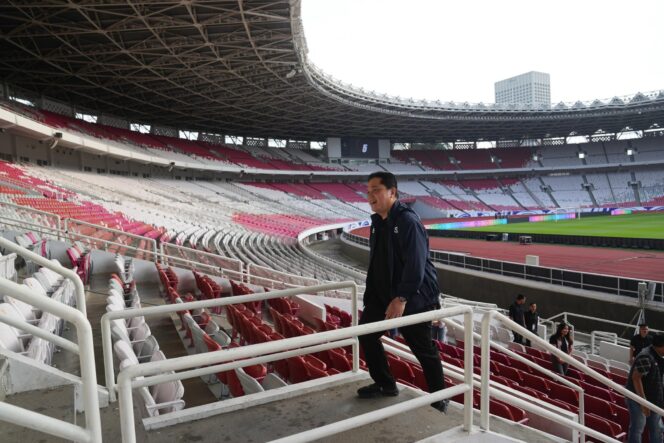 
					Ketua Umum PSSI, Erick Thohir, meninjau langsung persiapan Stadion Utama Gelora Bung Karno (SUGBK) menjelang laga Timnas Indonesia melawan Bahrain pada lanjutan Kualifikasi Piala Dunia 2026, Selasa (25/3/2025)./ Foto: @erickthohir