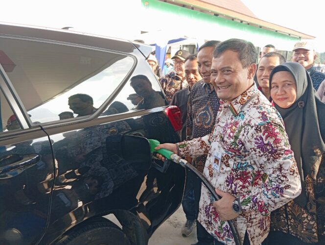 
					Ahmad Luthfi meresmikan rest area pada Jumat, 21 Maret 2025. Rest area ini berada di jalur B, yakni jalur tol dari arah Solo menuju Semarang atau Jakarta/ Foto: Zulkarnain