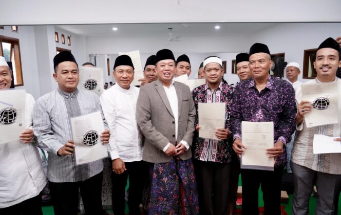 
					Serahkan Sertipikat di Kudus, Menteri Nusron Tegaskan Pentingnya Redistribusi Tanah yang Produktif dan Berkeadilan