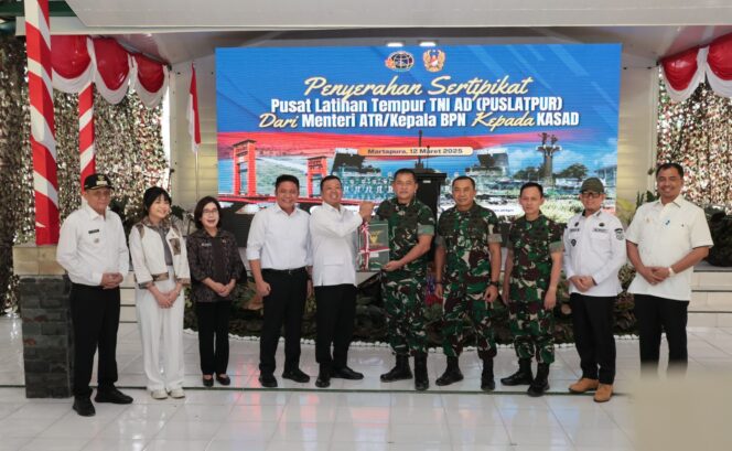 
					Menteri Nusron Serahkan Sertipikat Tanah untuk Puslatpur TNI AD Terluas se-Asia