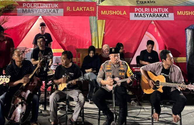 
					Seru! Hibur Pemudik, Polisi Gelar Live Music di Pos Terpadu Pasar Kota Wonogiri