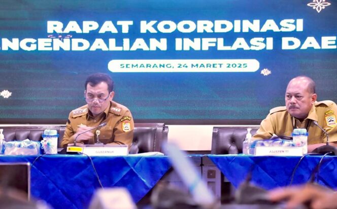 
					Gubernur Jawa Tengah, Ahmad Luthfi, membeberkan strategi untuk menekan kenaikan harga bahan pokok penting (bapokting) yang melampaui harga acuan pemerintah (HAP) menjelang Lebaran 2025. Dalam Rapat Koordinasi Pengendalian Inflasi Daerah yang dipimpin Menteri Dalam Negeri Tito Karnavian secara daring pada Senin (24/3/2025)/ Foto: Zulkarnain