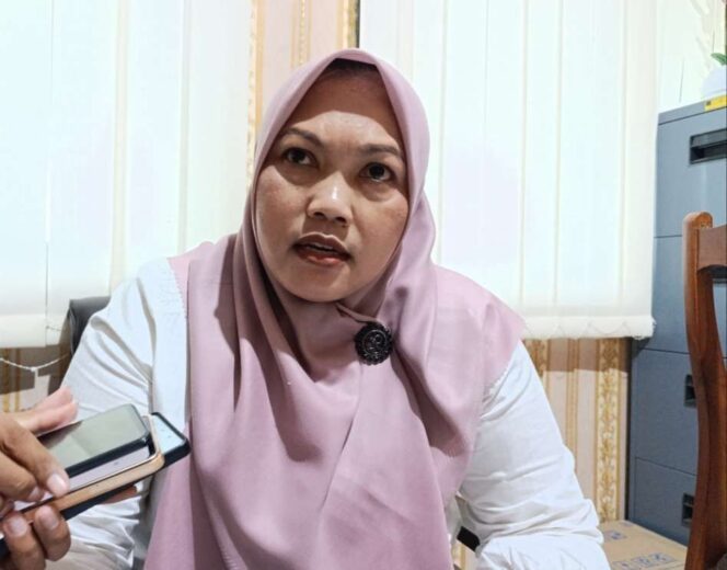 
					Sekretaris DPMD Ponorogo, Anik Purwani saat dikonfirmasi terkait dana desa. (Foto: dok.RRI)
