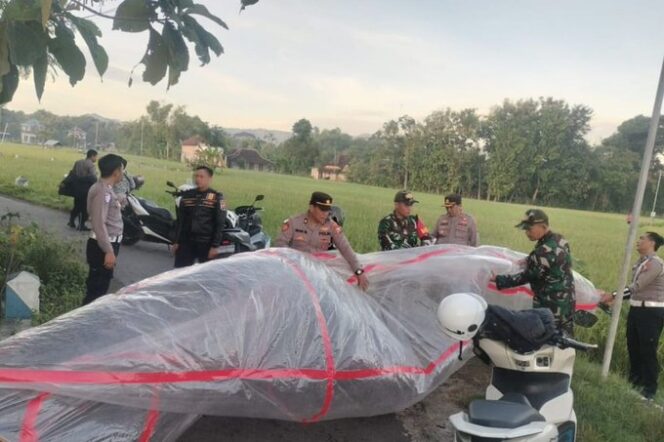 
					Polres Ponorogo tangkap 23 pelaku balon udara liar Lebaran 2025, amankan 15 balon, ancam hukuman 20 tahun, 9 April 2025./ Foto: Ist.