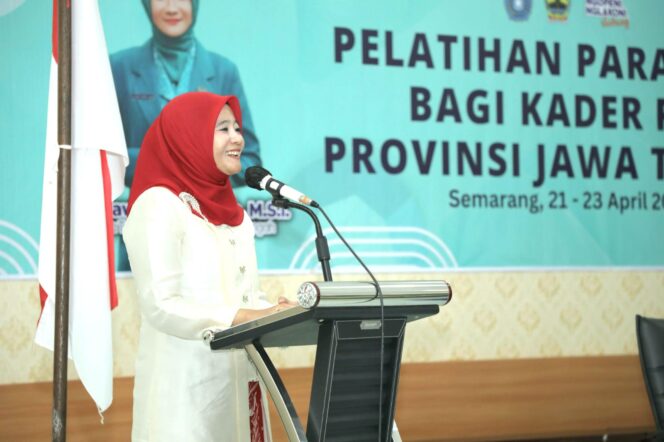 
					Ketua TP PKK Provinsi Jawa Tengah, Hj Nawal Arafah Yasin, Pelatihan Paralegal yang diselenggarakan oleh Tim Penggerak (TP) PKK Provinsi Jawa Tengah. Kegiatan berlangsung selama tiga hari, 21-23 April 2025, di Balai Pelatihan Koperasi UKM (Balatkop) Pemprov Jateng. (Foto: Syahidan)