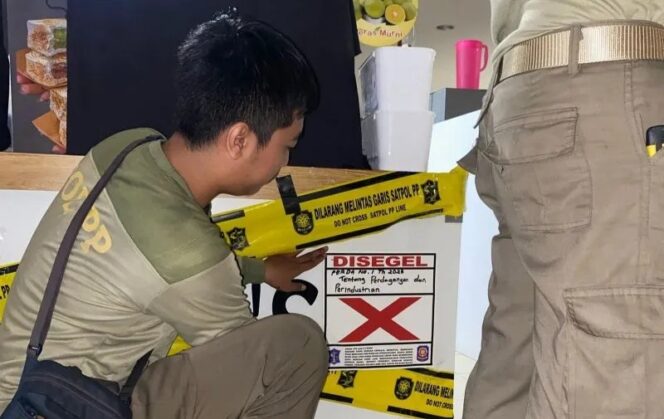 
					Diduga Mengandung Alkohol, Gerai Es Krim di Surabaya Disegel Satpol PP