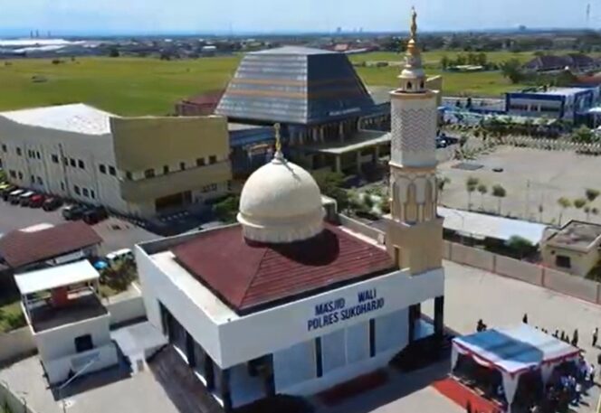 
					Kapolda Jawa Tengah Resmikan Masjid Wali Polres Sukoharjo