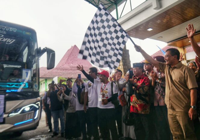 
					Pemudik Ngadu ke Gubernur Ahmad Luthfi “Sangune Entek” Ribuan Warga Senang Balik ke Perantauan Gratis