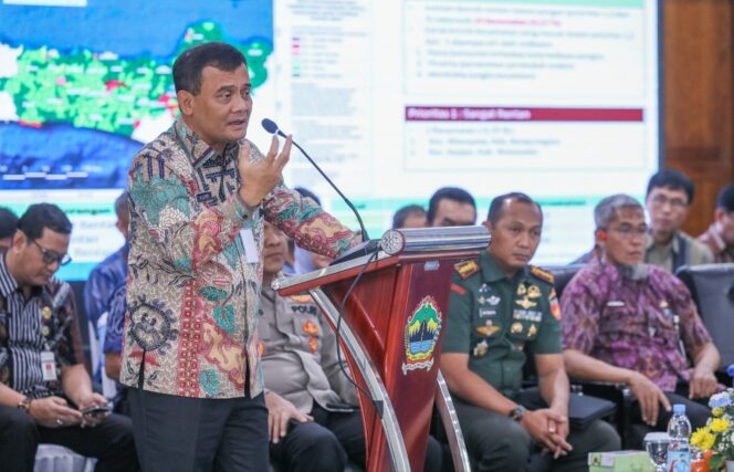 
					Atasi Darurat Sampah, Gubernur Ahmad Luthfi Bentuk Tim Khusus Siap Roadmap Penanganan