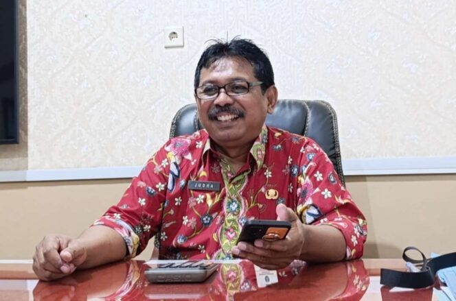 
					Kepala Disbudparpora Ponorogo, Judha Slamet Sarwo Edi saat dikonfirmasi di ruangan kerjanya. (Foto: RRI/Eka Wulan)

