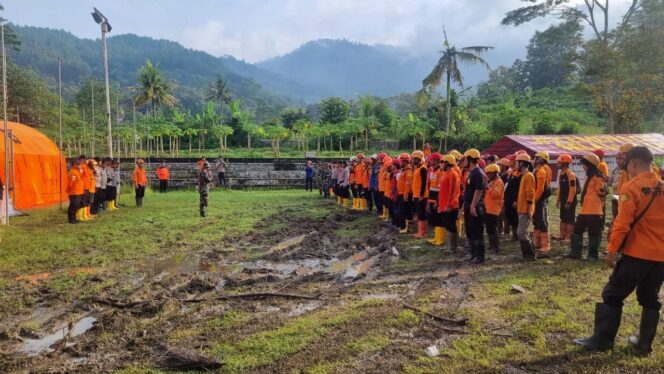 
					Pencarian Warga Korban Longsor Trenggalek Terus Berlanjut