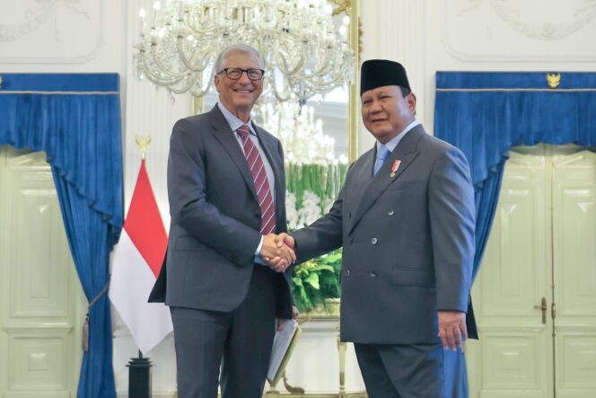 
					Presiden Prabowo Subianto menerima kunjungan Bill Gates, pendiri Gates Foundation, di Istana Merdeka, Jakarta, Rabu, 7 Mei 2025. (Foto: @prabowo)

