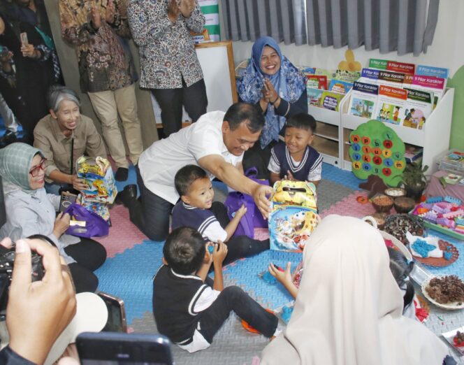 
					Terobosan Baru Gubernur Ahmad Luthfi: Buruh di Jateng Naik Bus Hanya Rp 1.000, Sediakan Daycare untuk Anak