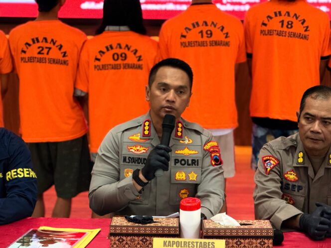 
					Polisi Tetapkan 6 Orang Kelompok Anarko Sebagai Tersangka Kericuhan Aksi Mayday di Semarang