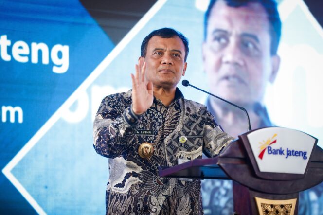 
					Gubernur Jawa Tengah, Ahmad Luthfi, mengumumkan progres pembentukan Koperasi Desa/Kelurahan Merah Putih (KDMP) di Jateng telah mencapai hampir 50% dari 8.620 desa. (Foto: Zulkarnain)

