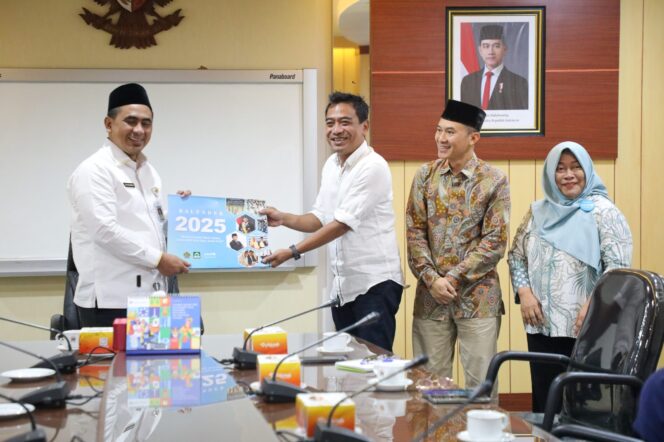 
					Wakil Gubernur Jawa Tengah, Taj Yasin Maimoen, menerima audiensi perwakilan UNICEF di ruang kerjanya, Jumat (16/5/2025) (Foto: Syahidan)



