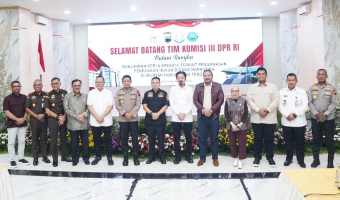 
					Terima Kunjungan Kerja Spesifik Komisi III DPR RI, Kapolda Jateng Komitmen Lindungi Masyarakat Jateng dari Peredaran Narkoba