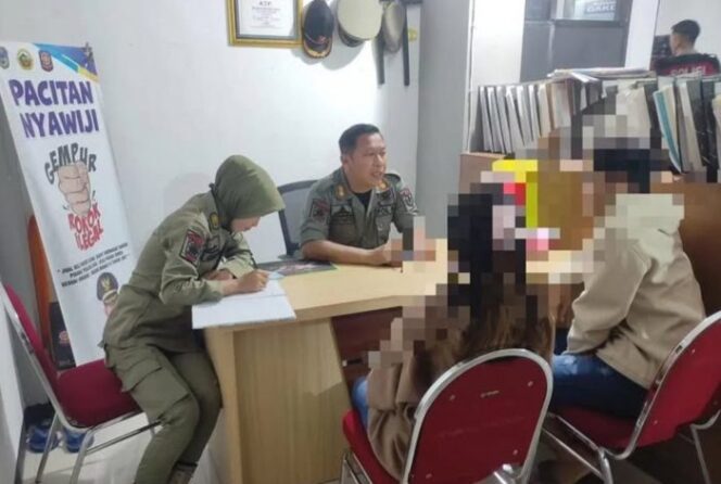 
					Satpol PP Pacitan Amankan Tujuh Pasangan Mesum, Ada Pelajar Ngamar Bareng Tante-tante 
