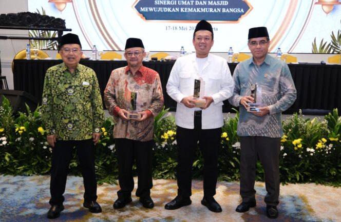 
					Teken MoU Dengan DMI, Menteri Nusron Berkomitmen Tuntaskan Sertipikasi Tanah Wakaf