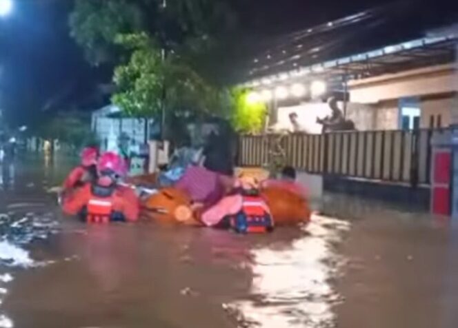 
					Hujan Deras Picu Banjir dan Tanah Longsor di Trenggalek, Warga Dievakuasi