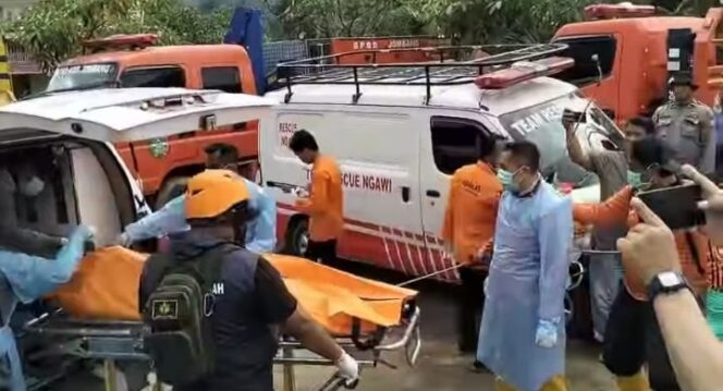 
					Tim SAR Gabungan Temukan Keseluruhan Korban Longsor Depok Trenggalek