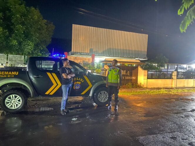 
					Menindaklanjuti arahan Kapolres Gunungkidul, AKBP Miharni Hanapi, S.I.K, M.M, untuk meningkatkan kewaspadaan dan mengantisipasi aksi premanisme, Polsek Semanu menggelar patroli Kegiatan Rutin Yang Ditingkatkan (KRYD) pada Selasa (13/5/2025). (Humas Polres Gunungkidul)

