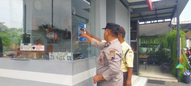 
					Satbinmas Polres Karanganyar sosialisasikan kamtibmas di perusahaan, cegah premanisme & pungli demi Operasi Aman Candi 2025. (Foto: polres,karangnyarkab.go.id)

