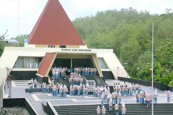 
					Museum Karst Indonesia (MKI) di Desa Gebangharjo, Kecamatan Pracimantoro, Wonogiri, adalah museum karst terbesar di Asia Tenggara. (Foto: Ist.)