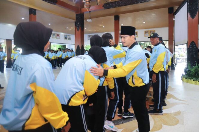 
					Bupati Mas Ipin Berangkatkan Kontingen Trenggalek Dalam Porprov IX Jatim