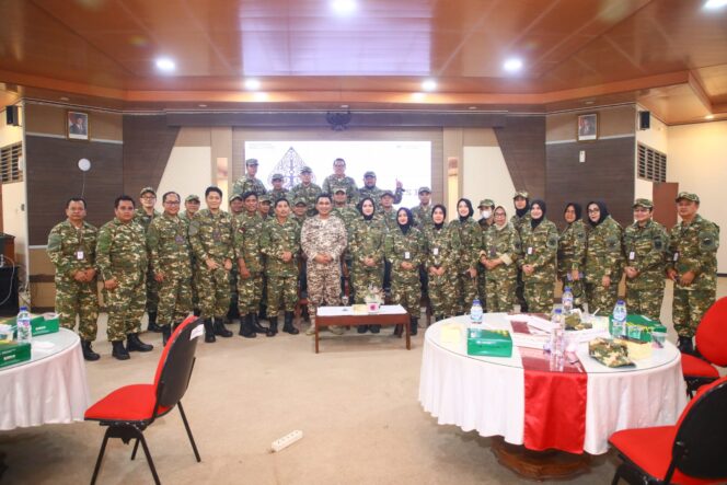 
					Wakil Gubernur Jawa Tengah, Taj Yasin Maimoen, di sesi pembukaan Manunggal Leadership Retreat 2025 di BPSDMD Jawa Tengah, 10 Juni 2025, untuk memperkuat sinergi pembangunan daerah. (Foto: Syahidan)

