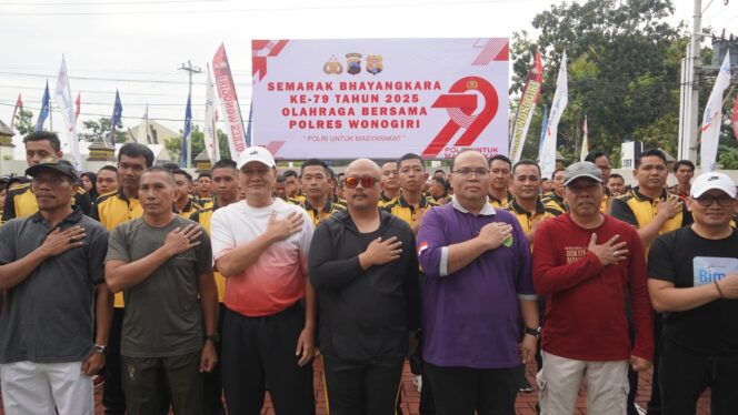 
					Peringati HUT Bhayangkara Ke-79, Polres Wonogiri Adakan Jalan Sehat dan Senam Bersama