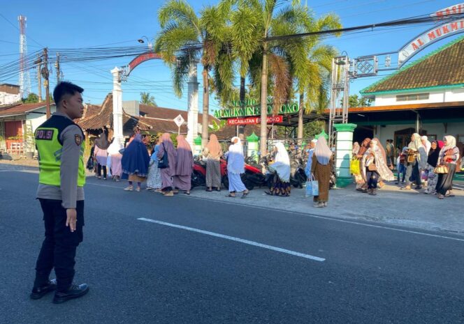 
					Beri Rasa Aman, Personil Polres Wonogiri Siaga di Sejumlah Titik Lokasi Salat Idul Adha
