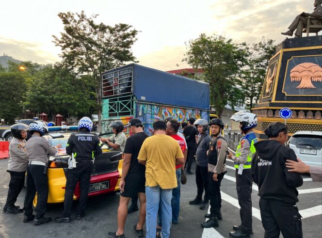 
					Kapolres Wonogiri Pimpin Pengamanan Aksi Damai Solidaritas Sopir Angkutan Barang