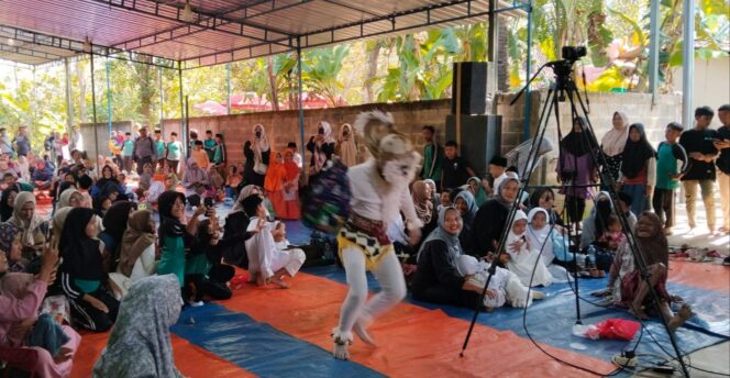 
					Rayakan Kelulusan, MI Ashofaa di Ngelo Jatiroto Gelar Pentas Seni