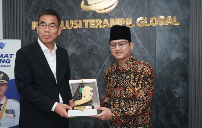 
					Bupati Trenggalek Teken Kerjasama Dengan Universitas Gyeongnam Namhae Korsel di Sektor Pendidikan