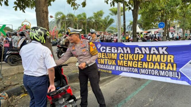 
					Hari Kedua Operasi Patuh Semeru 2025, Polres Trenggalek Tindak 115  Pelanggar