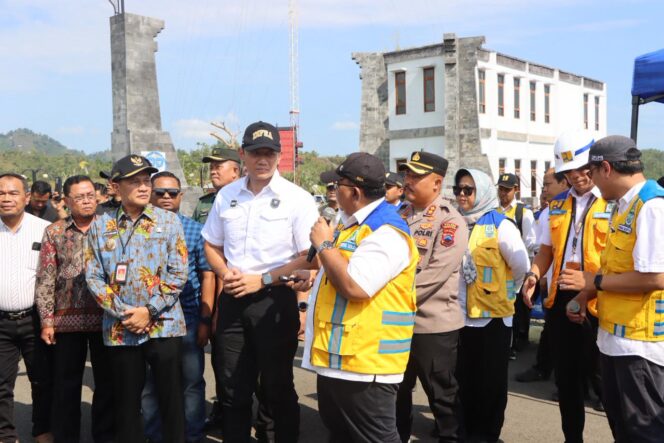 
					Menko AHY Kunjungi Bendungan Pidekso, Tekankan Pentingnya Pembangunan Irigasi untuk Dongkrak Produktivitas Pertanian