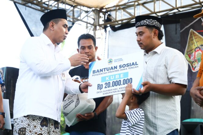 
					Salurkan Modal Usaha Rp 860 Juta, Gus Yasin: Saya Titip Untuk Kembangkan Usaha Jangan Buat Rebutan 