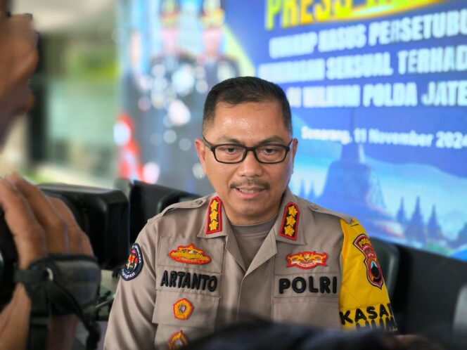 
					Ratusan Personel Polres Surakarta Amankan Kegiatan  Dr Zakir Naik Tour Indonesia 2025 di UMS